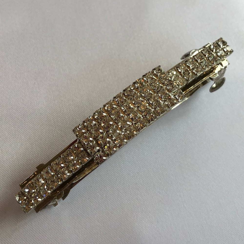 Beautiful Rhinestone barrette. 3 inches long